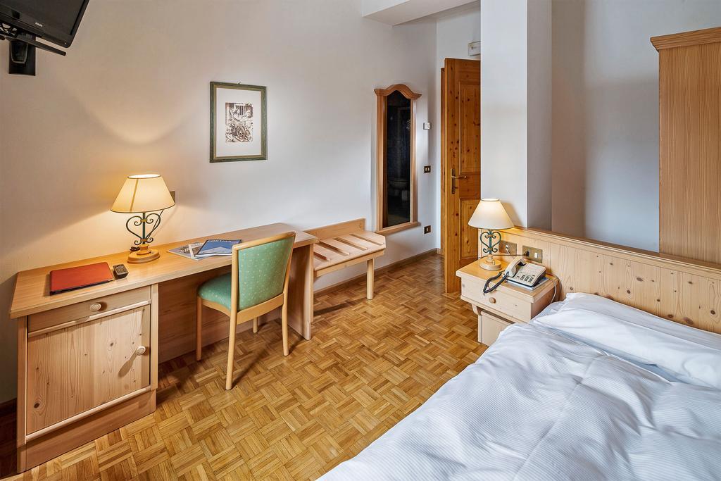 Hotel Piccolo Pocol Cortina d'Ampezzo Room photo