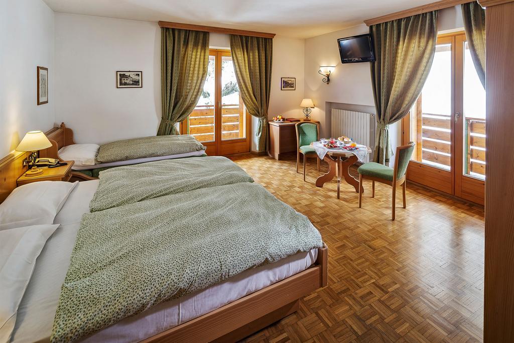 Hotel Piccolo Pocol Cortina d'Ampezzo Room photo